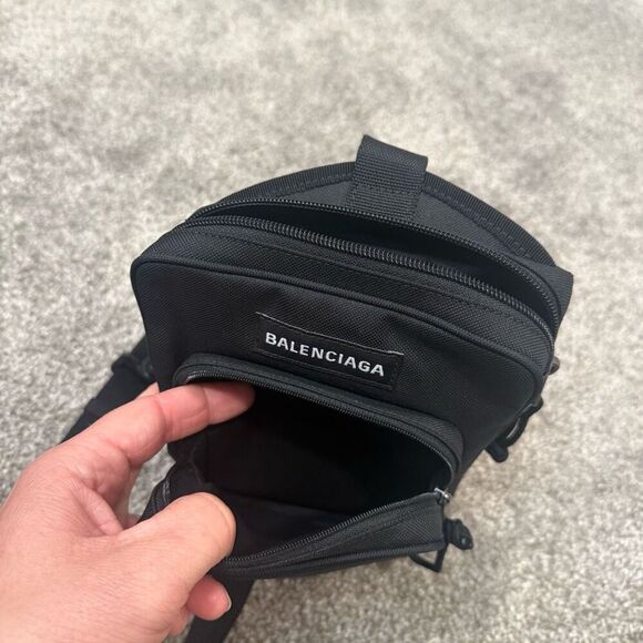 Balenciaga Men’s Explorer Crossbody Messenger Bag Black Nylon Barely Used - Picture 9 of 9